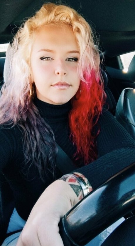 The Sarah Gracie Profile Pic