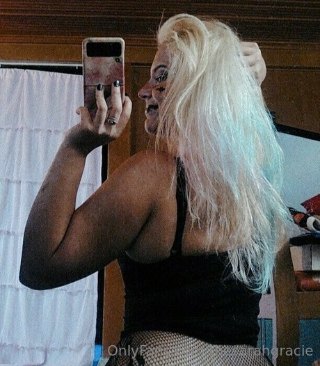 The Sarah Gracie adult model picture