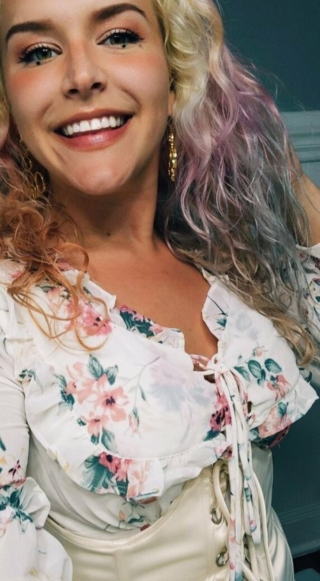 The Sarah Gracie art actress image