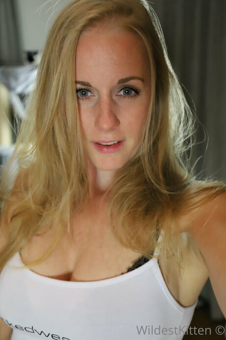 strip nude onlyfans perfect photos