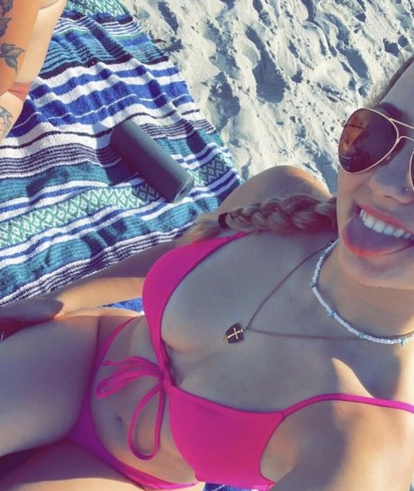 Alyssa Capps sexy star pic