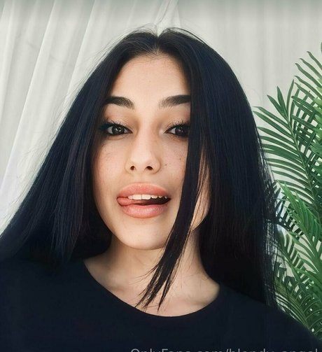 centerfold onlyfans beautiful img