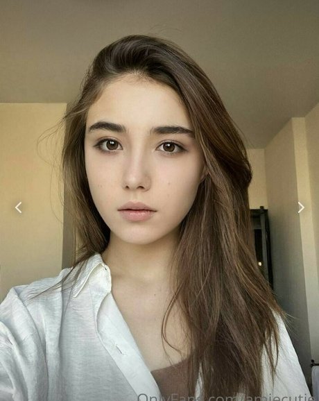 Lizzyhoney model adult photos