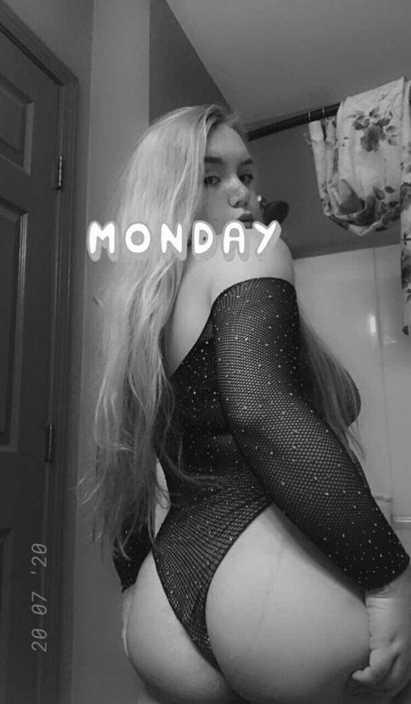 oliviaskiesvip model naked galleries