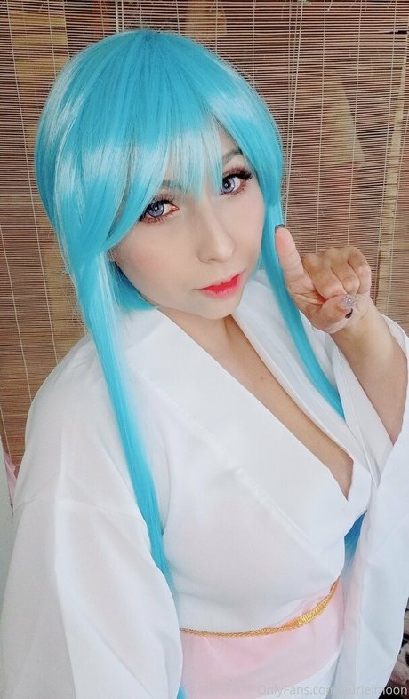 eating onlyfans nude image