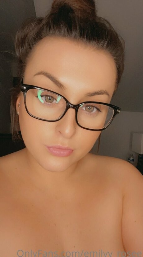 young onlyfans beautiful img