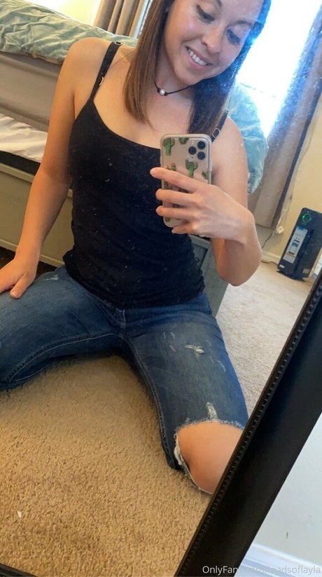 LoadsofLayla model adult galleries