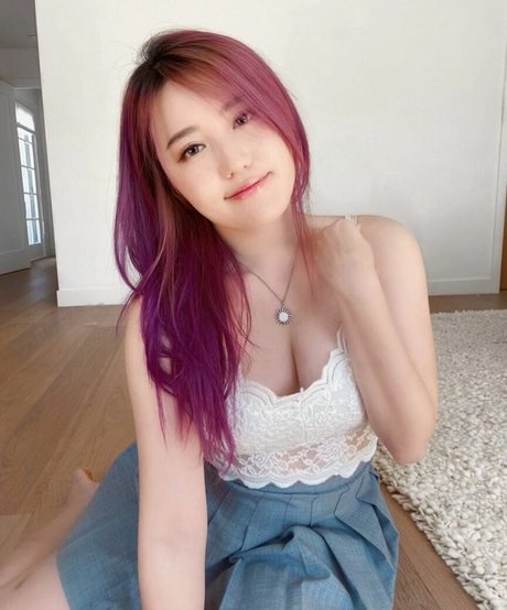 popular trans onlyfans nude picture