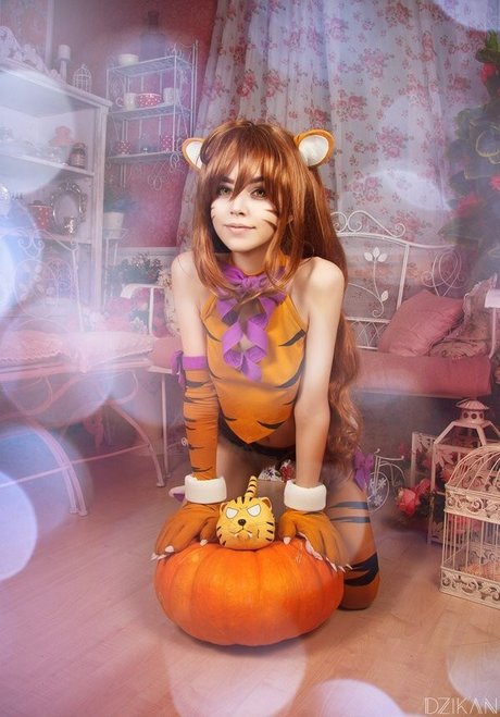 Yuumi SG porn model picture