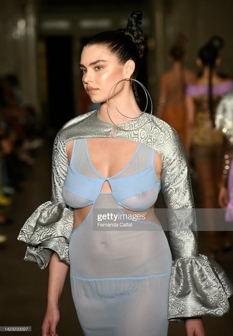 Lauren Searle model xxx picture