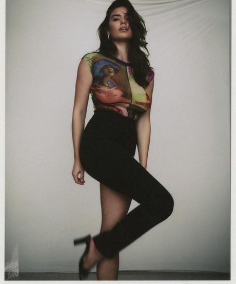 Lauren Searle top star picture