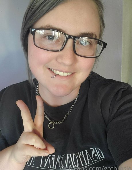 gothrosie pornographic actress img