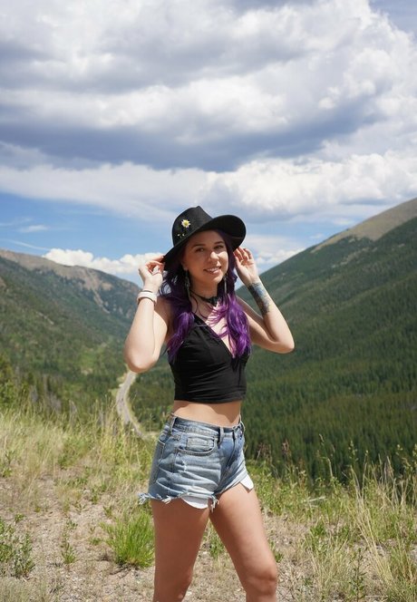 lolaxsparks xxx model picture