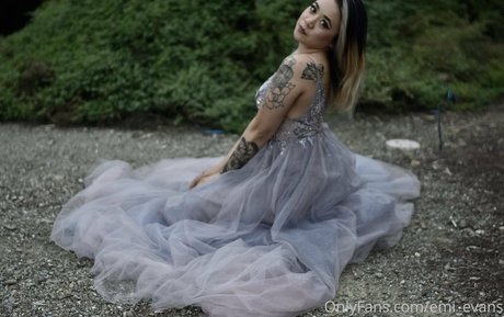 Emi Evans model nude archive