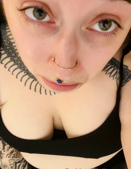 mommyglutton model nude images