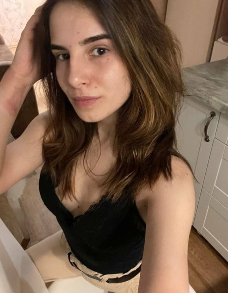 krisblow model naked photo