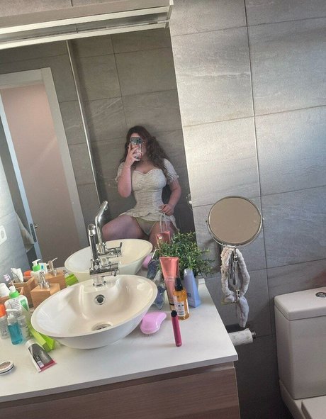 nerdy teen onlyfans nude images