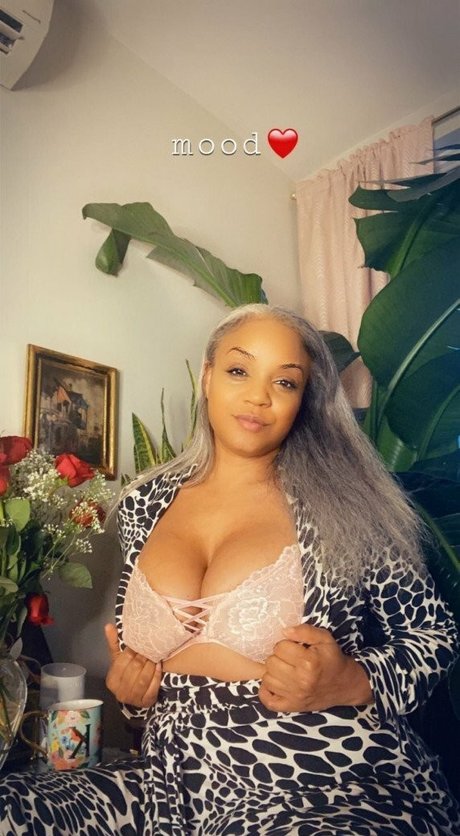 asian girlfriend onlyfans erotic picture