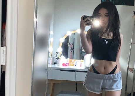 lesbian feet onlyfans nude pic