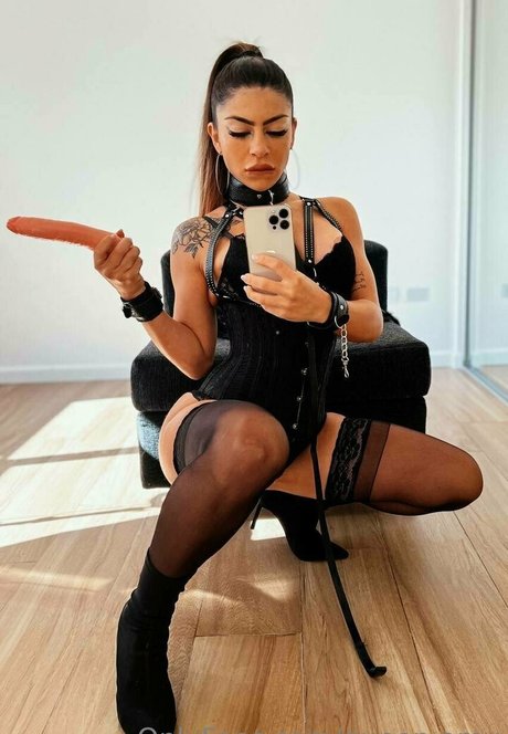 queen amy perfect actress pics