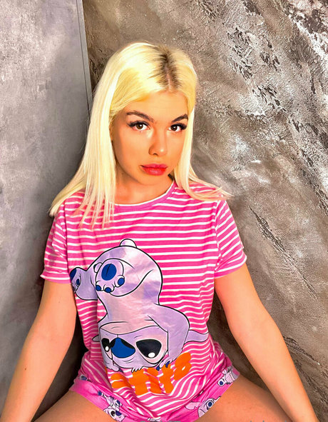 elsakroes pornstar adult photo