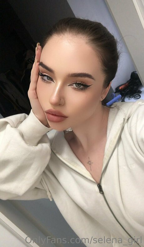 selena girl porn model image