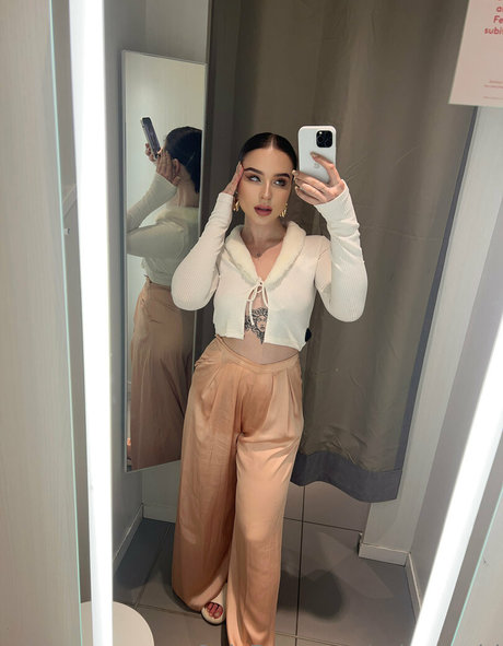 selena girl Best Profile Photo