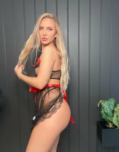 activate nudes actress archive