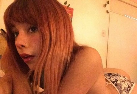 Arsmate model naked picture