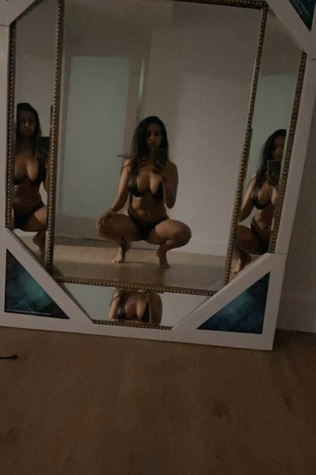 Skinnyroti star sex photos