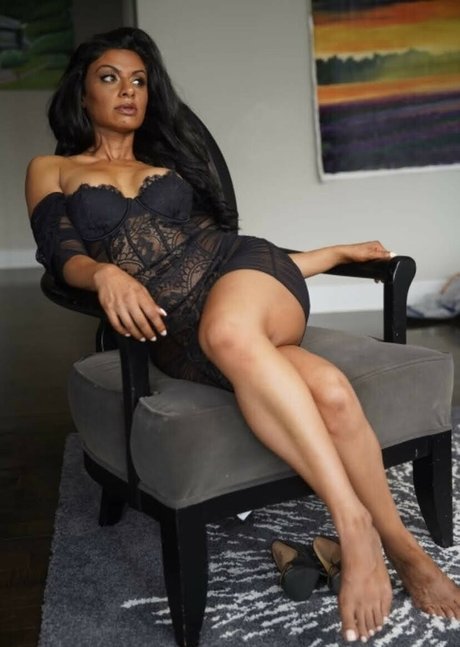 Skinnyroti naked pornstar galleries