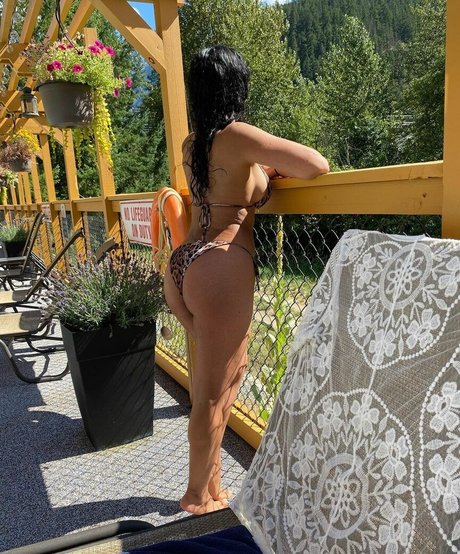 Skinnyroti nudes pornstar img