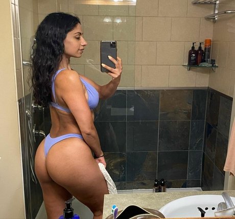 Skinnyroti model pornographic images