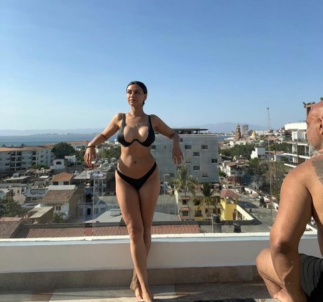 Skinnyroti pornstar free pic