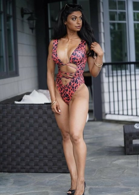 Skinnyroti perfect actress photos