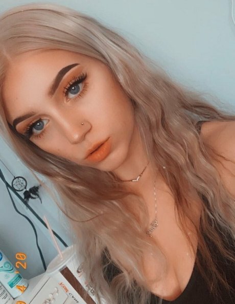 babysaraxoxo naked pornstar images