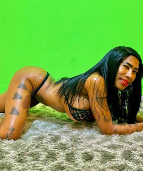 Ines Brasil art star photo