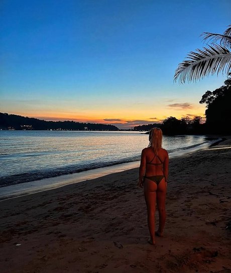 shemale outdoor onlyfans art porn photo