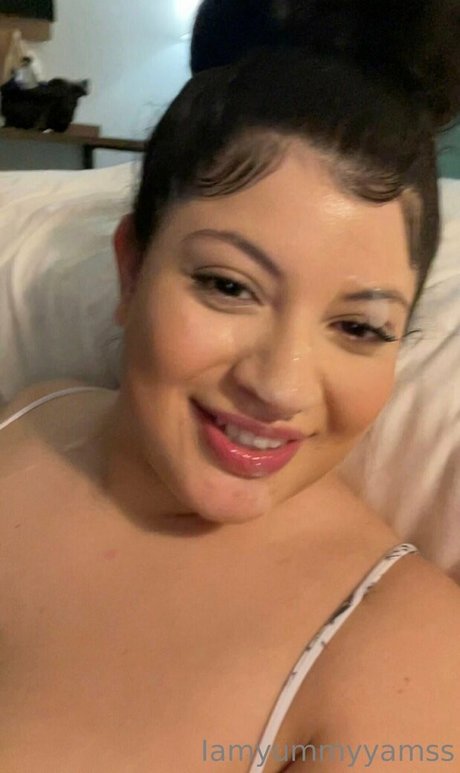 iamyummyyamss star exclusive pictures