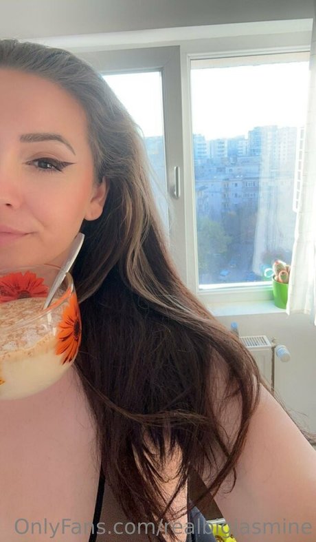 realbigjasmine pornstar exclusive pictures