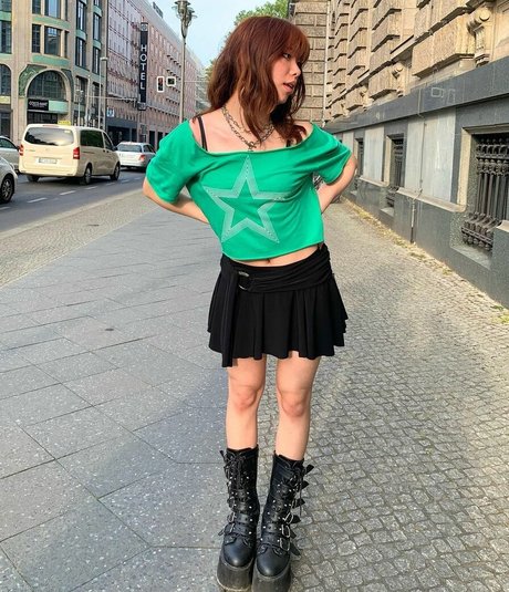 Olivia Sun nude model galleries