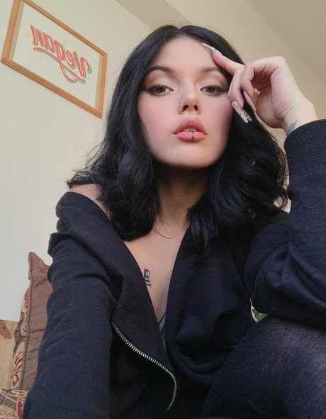 blvckchxrry free model pictures