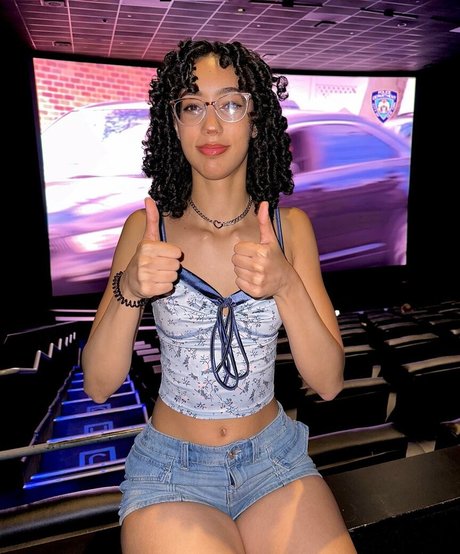 ewmxt model art galleries