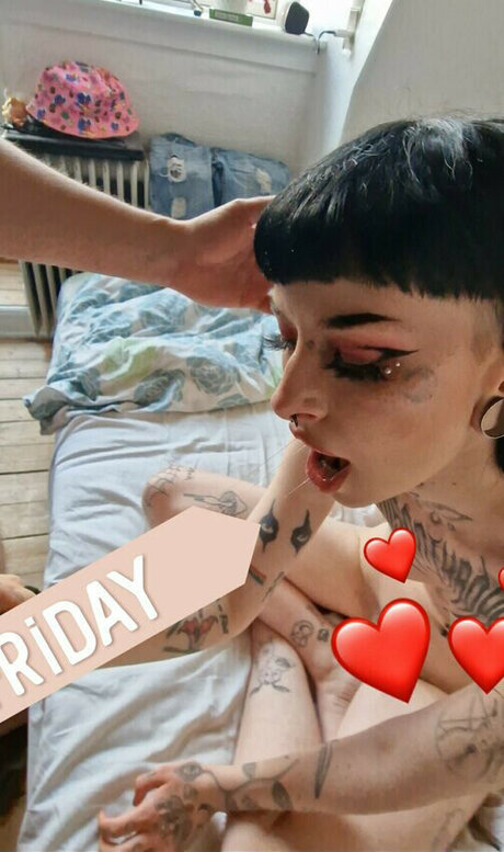 LittleDemonWitch pretty pornstar pic