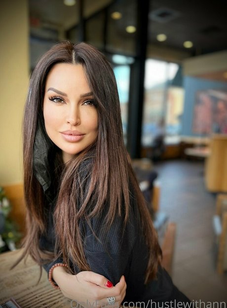HustlewithAnn high quality pornstar pic