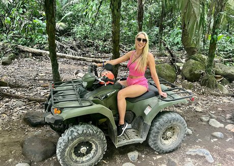 mindset mentorrrr model hot pic