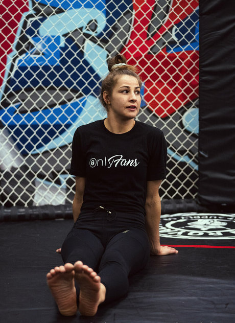 bodybuilder male onlyfans hot pictures