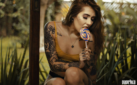 tiny onlyfans beautiful pic