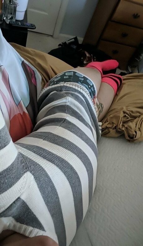 lewdlesse model hd pic