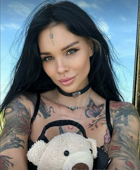 curvyjessy adult model pics